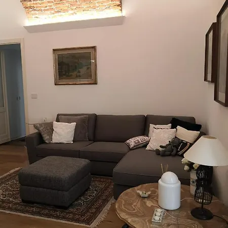 Casa Del Conte Massimiliano Roero アパート