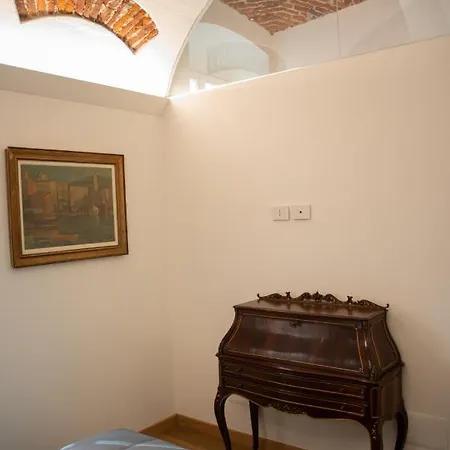 Casa Del Conte Massimiliano Roero アパート