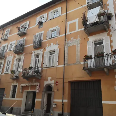 Casa Del Conte Massimiliano Roero クーネオ