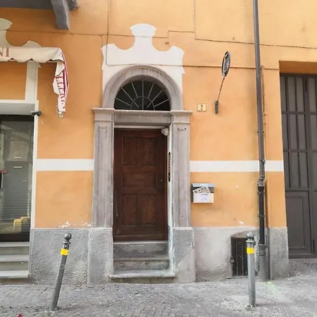 アパート Casa Del Conte Massimiliano Roero